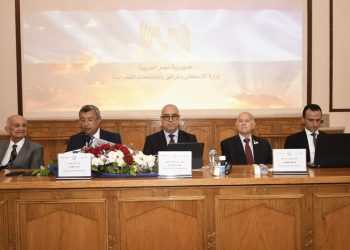 جمعية المهندسين المصرية تُكَرِّمُ الدكتور عاصم الجزار وزير الإسكان وتمنحه العضوية الفخرية