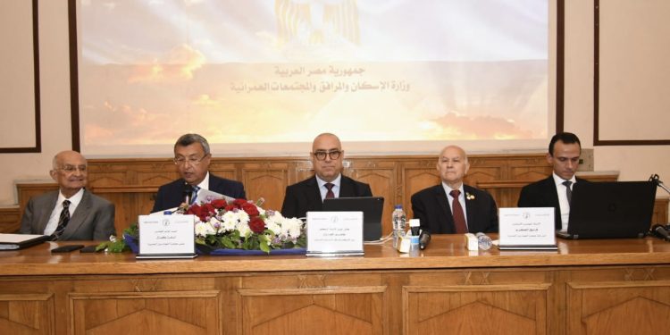 جمعية المهندسين المصرية تُكَرِّمُ الدكتور عاصم الجزار وزير الإسكان وتمنحه العضوية الفخرية