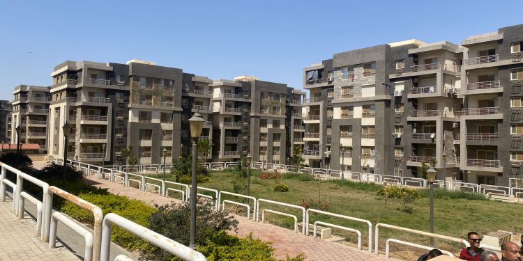 وزير الإسكان: فرق طواريء للمرافق ومنع للمخالفات وصيانة للمسطحات الخضراء والمتنزهات بالمدن الجديدة استعداداً لعيد الفطر