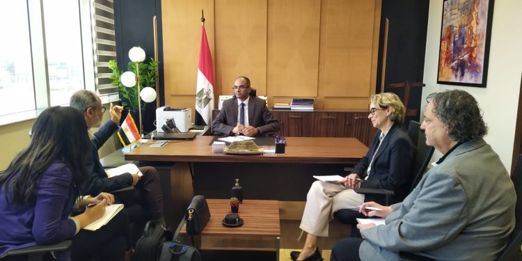 وزير الإسكان يتابع آليات التعاون مع البنك الدولي بمشروعات مياه الشرب والصرف الصحي