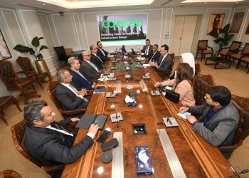 مساعد وزير الإسكان يبحث مع ممثلى “شنايدر إليكتريك” سبل التعاون فى مبادرتها لإقامة 1000 منزل مزود بحلول ذكية