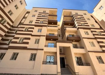 وزير الإسكان يتابع موقف وحدات “سكن لكل المصريين” بـ5مدن جديدة
