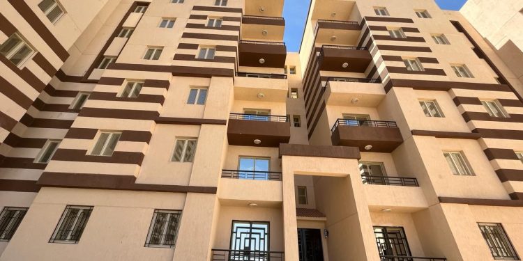 وزير الإسكان يتابع موقف وحدات “سكن لكل المصريين” بـ5مدن جديدة