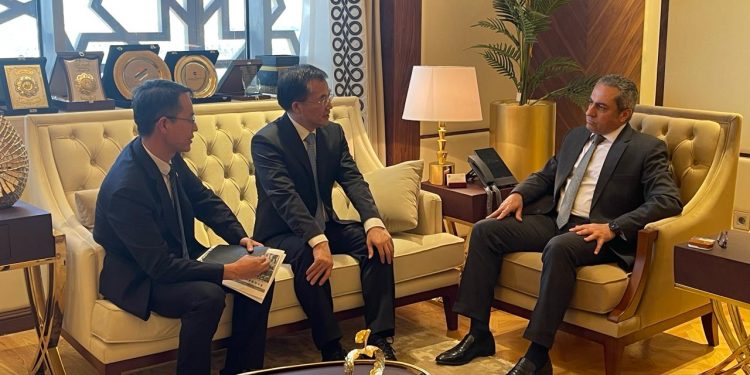 العاصمة الإدارية وبلدة دونجبا فى بكين توقعان مذكرة تفاهم لتبادل التكنولوجيا وإدارة مناطق السفارات