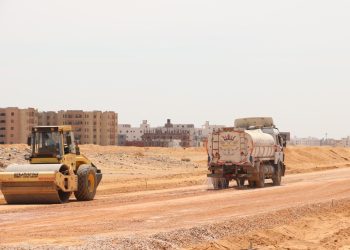 رئيس جهاز مدينة السادات يتفقد أعمال رفع كفاءة الطرق ومحطات معالجة الصرف الصحى والروافع