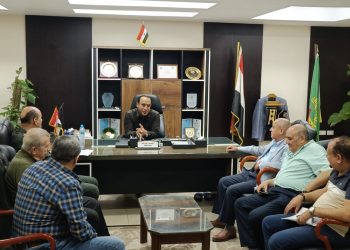 رئيس جهاز الشروق يلتقى حائزى قطع الأراضى المضافة للمدينة للاستماع إلى آرائهم