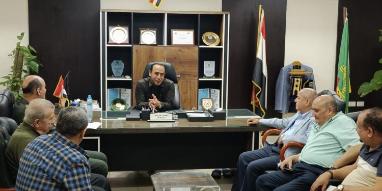 رئيس جهاز الشروق يلتقى حائزى قطع الأراضى المضافة للمدينة للاستماع إلى آرائهم