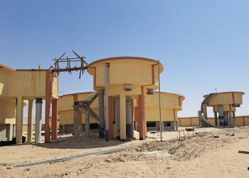 المشرف على مدينة غرب قنا  يتفقد مشروعات المرافق للمرحلة الأولى بمساحة 1400 فدان