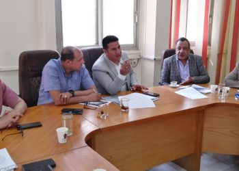 رئيس جهاز بني سويف الجديدة  يعقد اجتماعاً مع مسئولي “المقاولون العرب” لمتابعة مشروعات المرافق