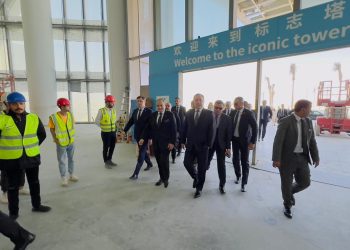 ‫ وزير الإسكان: العاصمة الإدارية الجديدة تستقبل رئيس وزراء بيلا روسيا ووفد رجال أعمال لتفقد معالمها