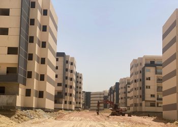 رئيس جهاز القاهرة الجديدة يتابع تنفيذ طرق جديدة بالتجمع السادس ووحدات “سكن لكل المصريين” 