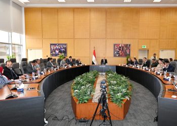 وزير الإسكان يترأس اجتماع اللجنة المختصة بوضع خطة عاجلة لتعظيم دور الهيئة العامة للتنمية السياحية.. وتحقيق أعلى معدلات الاستثمار السياحى