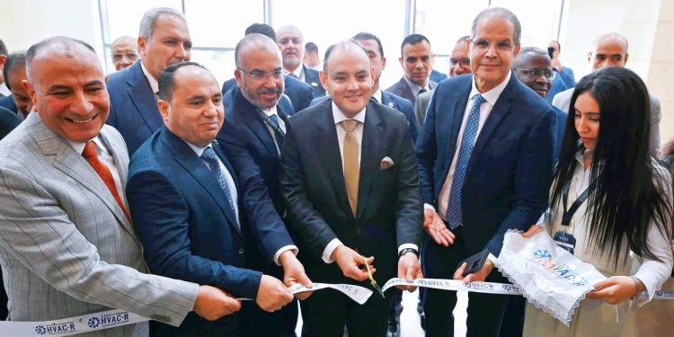 وزير التجارة والصناعة يفتتح فعاليات الدورة الثامنة للمعرض والمؤتمر الدولي للتكييف والتبريد بمشاركة ٣٥٠ شركة عارضة محلية وعالمية