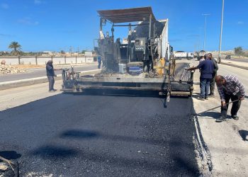 استكمال رصف محور كليوباترا الرابط بين برج العرب الجديدة والساحل الشمالي..ومتابعة سكن لكل المصريين بالمدينة