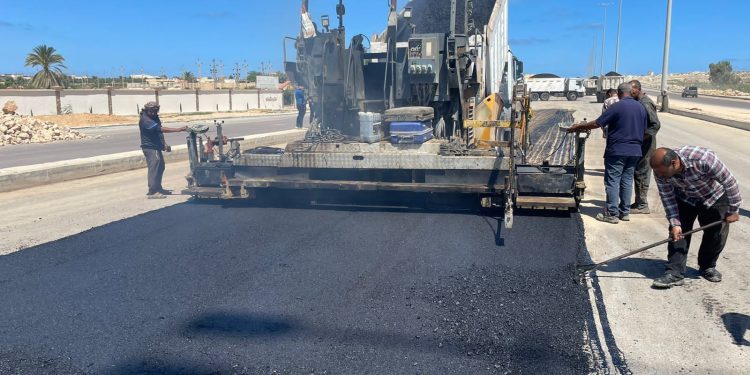 استكمال رصف محور كليوباترا الرابط بين برج العرب الجديدة والساحل الشمالي..ومتابعة سكن لكل المصريين بالمدينة