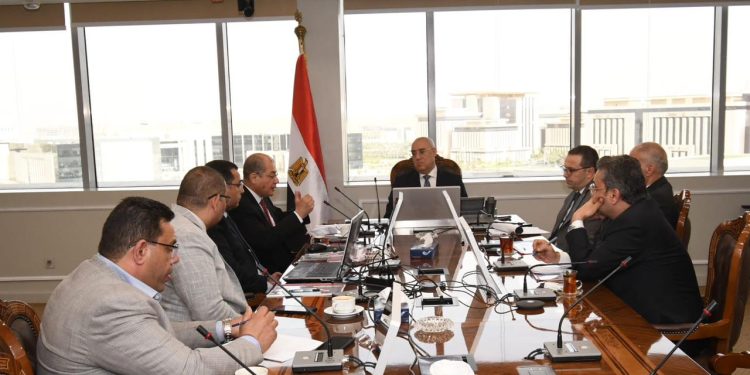 وزير الإسكان يتابع سير العمل بهيئة المجتمعات العمرانية وأجهزة المدن الجديدة.. وخطط تطوير العمل بالهيئة وأجهزتها