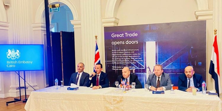 مسئولو “الإسكان” يبحثون مع القائم بأعمال السفير البريطاني بالقاهرة والشركات البريطانية سبل الشراكة والاستثمار في المجال العقاري 