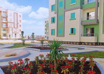 وزير الإسكان يتابع موقف مشروعات الزراعة والتشجير وزيادة المسطحات الخضراء بعددٍ من المدن الجديدة