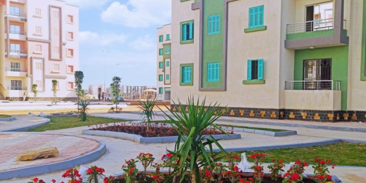 وزير الإسكان يتابع موقف مشروعات الزراعة والتشجير وزيادة المسطحات الخضراء بعددٍ من المدن الجديدة