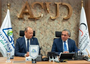 جانب من التوقيع