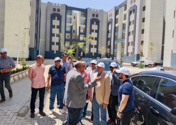 ‫ نائب رئيس هيئة المجتمعات العمرانية يتابع سير العمل بمشروعات مدينة أخميم الجديدة