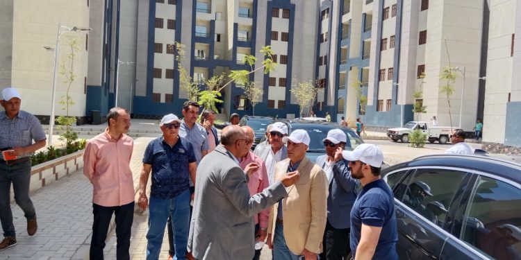 ‫ نائب رئيس هيئة المجتمعات العمرانية يتابع سير العمل بمشروعات مدينة أخميم الجديدة