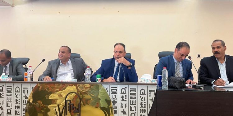 بيع 8 محال تجارية ومنفذ خدمة بمدينتي قنا وغرب قنا الجديدتين لتوفير الخدمات للمواطنين