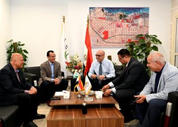 وزير الإسكان يتابع استعدادات مدينة العلمين الجديدة لإقامة مناطق ترفيهية وأنشطة خلال موسم الصيف الحالى