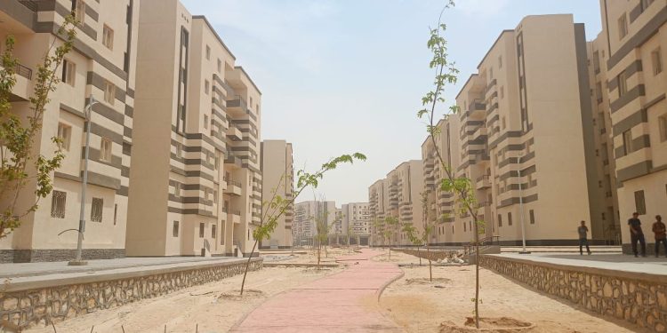 وزير الإسكان يتابع موقف تنفيذ عمارات المبادرة الرئاسية ” سكن لكل المصريين” والإسكان المتوسط بمدينة 15 مايو