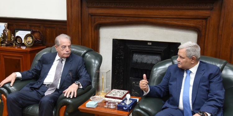 “محافظ جنوب سيناء” و”رئيس القابضة للمياه” يجتمعان لمناقشة آليات تطوير وتحسين منظومة المرافق بجنوب سيناء