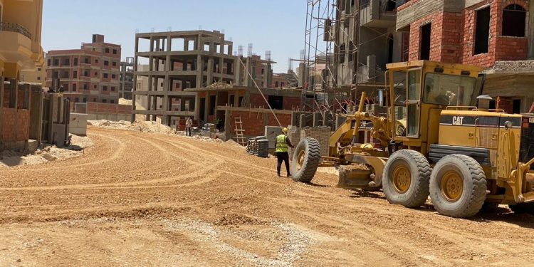 رئيس جهاز القاهرة الجديدة يتابع موقف وحدات “سكن لكل المصريين” ومشروعات الطرق والكهرباء