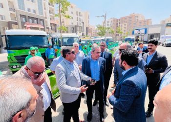 رئيسا “شركة وجهاز العاصمة الإدارية” يشهدان اصطفاف معدات وعناصر  شركات النظافة والصيانة المسند لها الأعمال  بالحي السكني الثالث