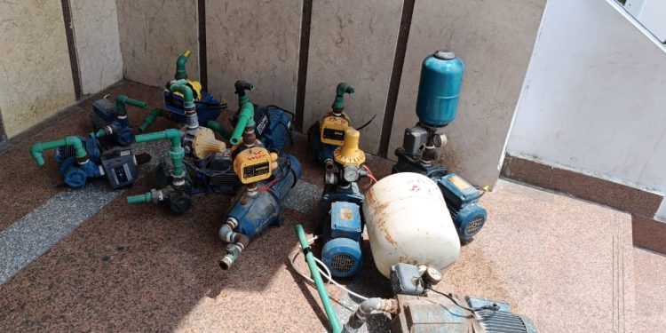 جهاز دمياط الجديدة ينفذ حملة مكبرة لضبط وصلات المياه الخلسة وتحصيل المديونيات..وأخرى لإزالة الإشغالات