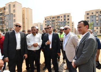 وزير الإسكان يتفقد اللمسات الأخيرة لإنهاء عدد من وحدات “سكن لكل المصريين” بـ “حدائق العاصمة” استعداداً لتسليمها لمستحقيها