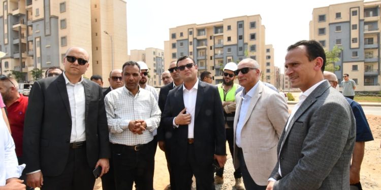 وزير الإسكان يتفقد اللمسات الأخيرة لإنهاء عدد من وحدات “سكن لكل المصريين” بـ “حدائق العاصمة” استعداداً لتسليمها لمستحقيها