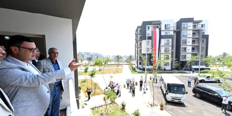 وزير الإسكان يتفقد اللمسات الأخيرة لإنهاء 672 وحدة بمشروع “جنة” للإسكان بمدينة دمياط الجديدة