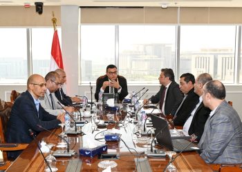 وزير الإسكان يتابع موقف مشروعات الشراكة مع المطورين بـ”القاهرة الجديدة”.. 1.1 تريليون قيمة مشروعات الشراكة