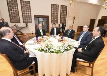 المهندس شريف الشربيني وزير الإسكان ينظم حفلا لتكريم سلفه الدكتور عاصم الجزار