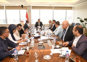 وزير الإسكان يتابع تنفيذ الحلول العاجلة للتغلب على مشاكل ضعف وانقطاع المياه بمدن “زايد – أكتوبر – أكتوبر الجديدة – حدائق أكتوبر”