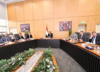 وزير الإسكان يستعرض الخطط التسويقية والحملات الترويجية للوحدات السكنية بمشروعات المدن الجديدة