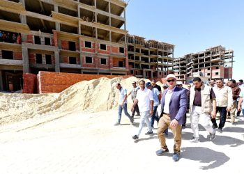وزير الإسكان: تكليفات بسرعة إنجاز وحدات “سكن لكل المصريين” وتسليمها لمستحقيها