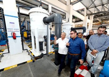 وزير الإسكان يتفقد محطة التحلية بالضبعة.. ويتابع مخطط استعمالات الأراضى لتجمع غرب الضبعة
