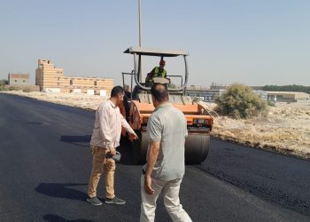 تطوير الطرق بمنطقة الصناعات المتوسطة وترفيق الأراضي السكنية ببني سويف الجديدة