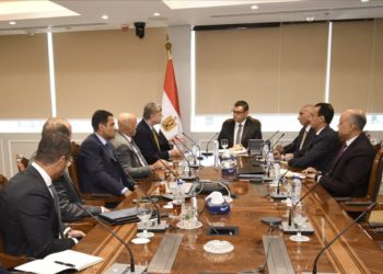 وزير الإسكان يتابع الموقف التنفيذى لمشروع أبراج الداون تاون وبحيرات العلمين “كريستال لاجون” بمدينة العلمين الجديدة