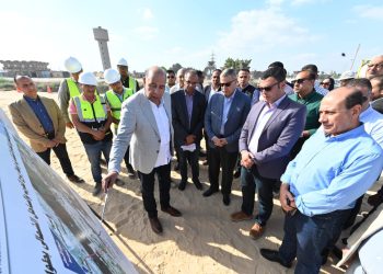 وزير الإسكان ومحافظ الإسكندرية يتفقدان مشروع إنشاء القوس الغربى لمحور اللواء عمر سليمان