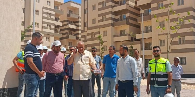 مسئولو “الإسكان” يتفقدون المشروعات السكنية ومحطات المياه والصرف الصحي بمدينة 15 مايو