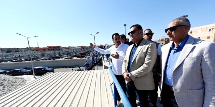 وزير الإسكان يتفقد محطة معالجة الصرف الصحي بطاقة 22 ألف م3 يومياً بمدينة النوبارية الجديدة