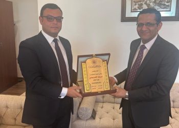 وزير الإسكان يستقبل نقيب الصحفيين.. تفاصيل