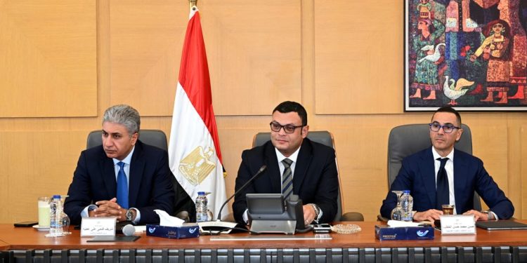 وزراء الإسكان والسياحة والاستثمار يلتقون عدداً من المستثمرين فى مجال التنمية السياحية لدفع معدلات التنمية وبحث مشاكلهم