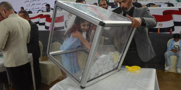 استكمال فعاليات قرعة تخصيص الأراضي السكنية بالسادات بين 9860 مواطنا يتنافسون علي 60 قطعة أرض